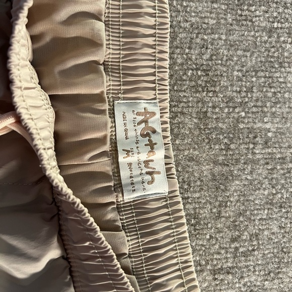 AGTawh Men's Beige Cargo Shorts - Picture 4 of 4